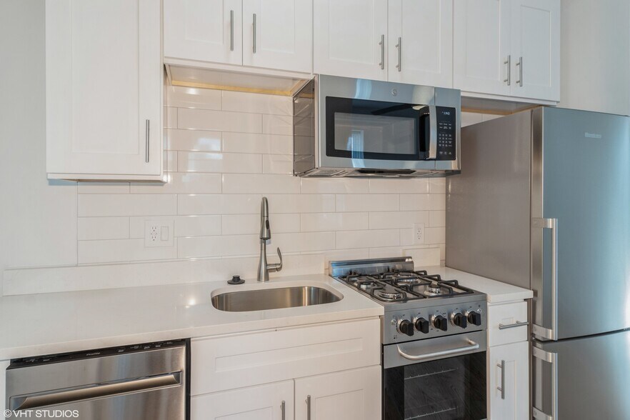 Building Photo - 151 Park Dr