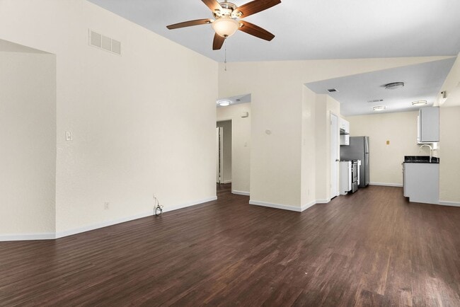 Building Photo - 2013 Hinkle Ave