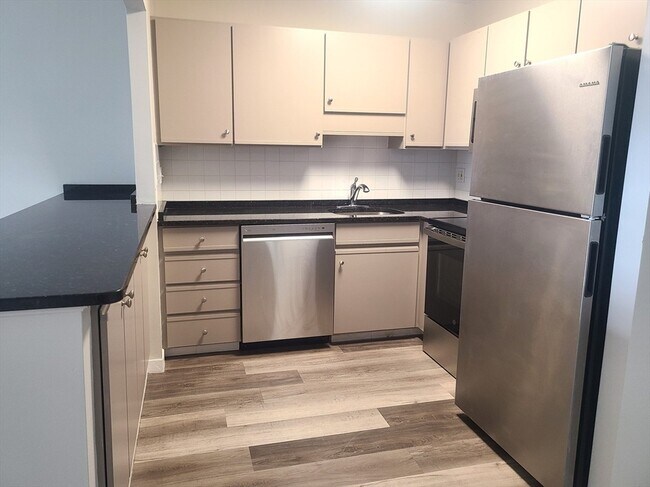 Building Photo - 576 Washington St