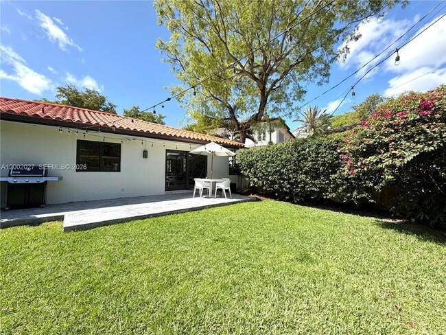 Building Photo - 815 Valencia Ave