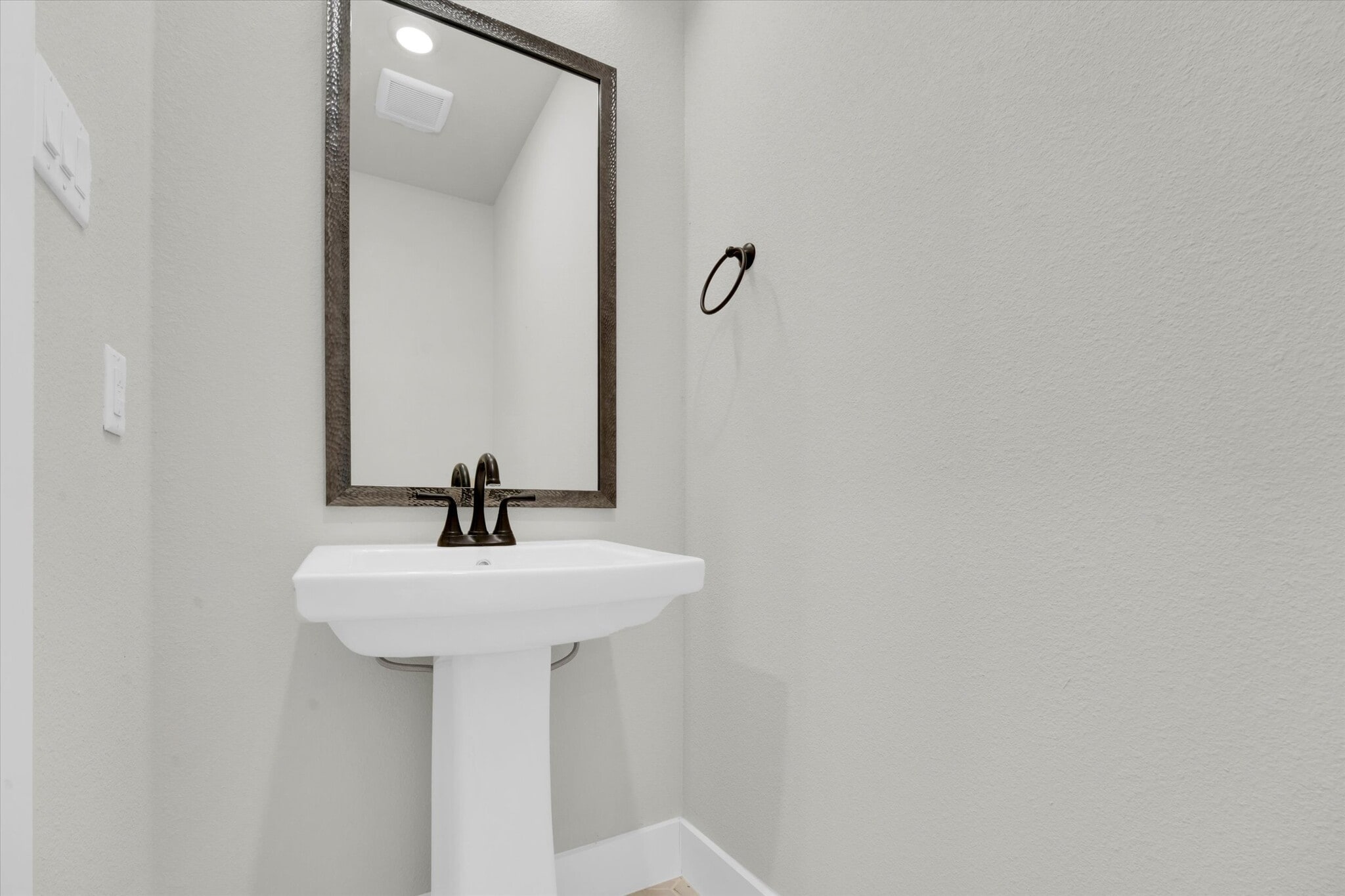 Building Photo - 2610 La Cala Dr