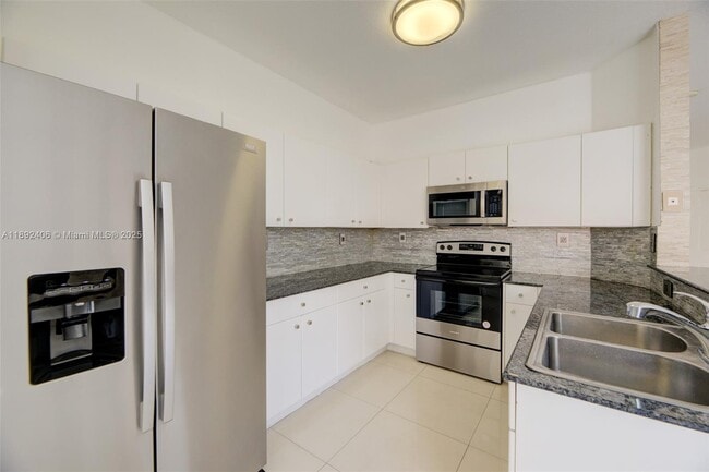 Building Photo - 8039 NW 108th Pl