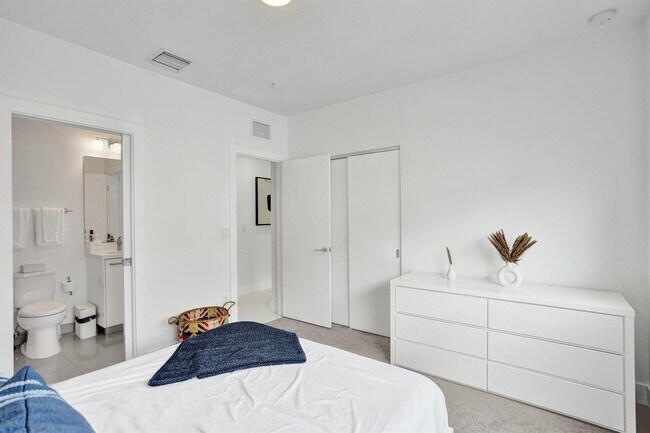 Building Photo - North Ocean Boulevard, Pompano Beach, FL 33062 - 4 BR 3.5 BA townhouse