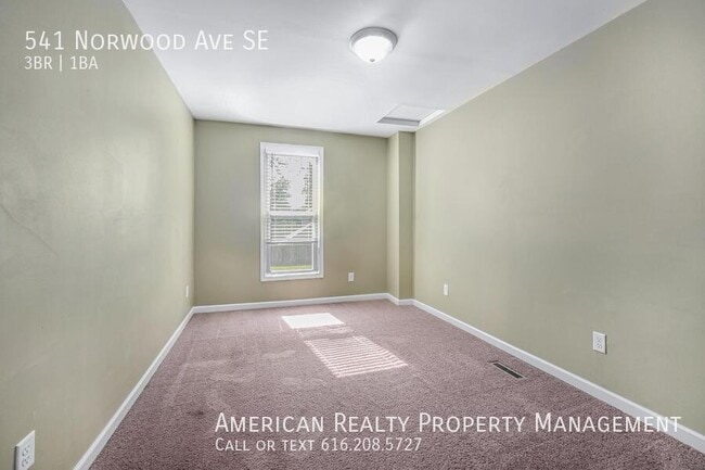 Building Photo - 541 Norwood Ave SE