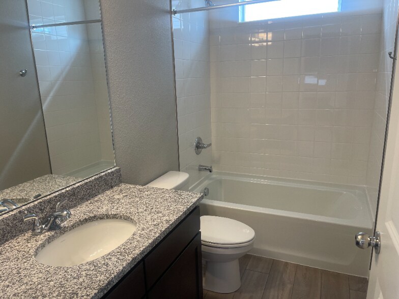 Building Photo - 5748 Thurless Ln