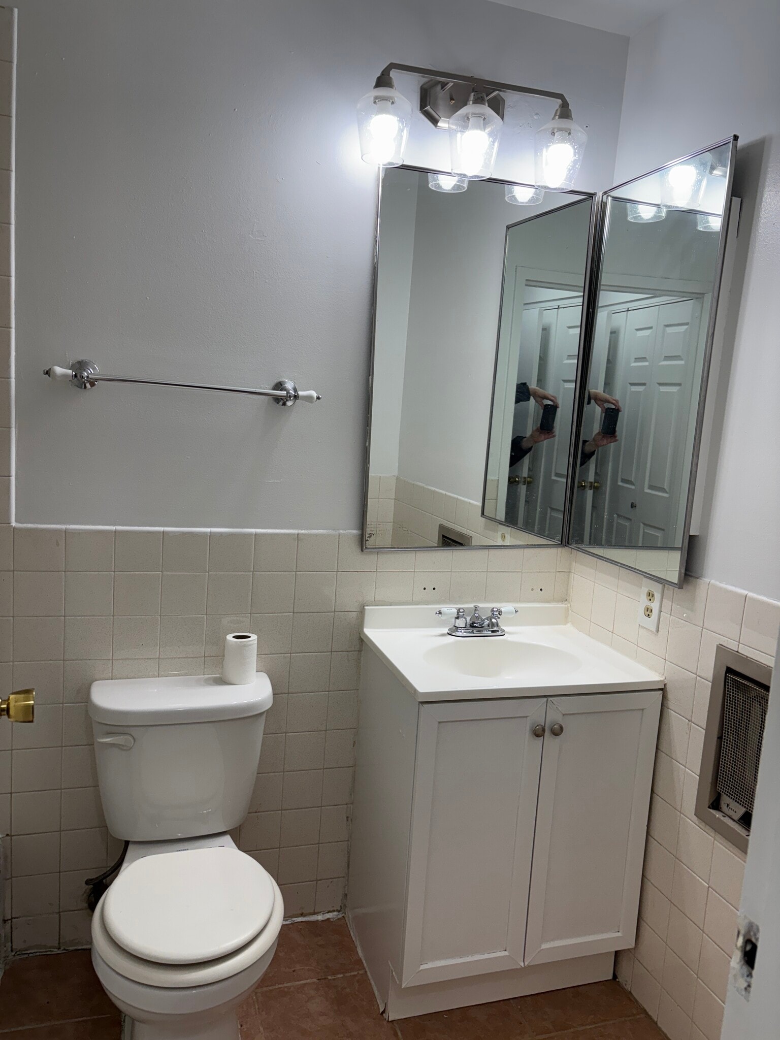 Building Photo - 5920 N Kenmore Ave