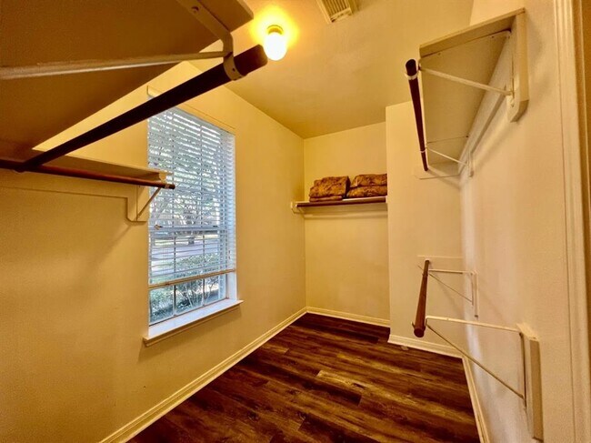 Building Photo - 2339 Plantation Bend Dr