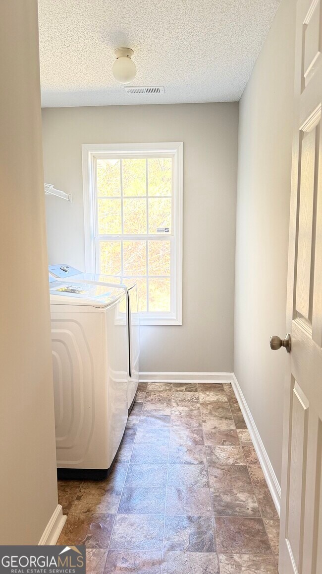 Building Photo - 273 Bainbridge Cir