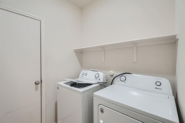 Building Photo - 190 Purple Heart Dr