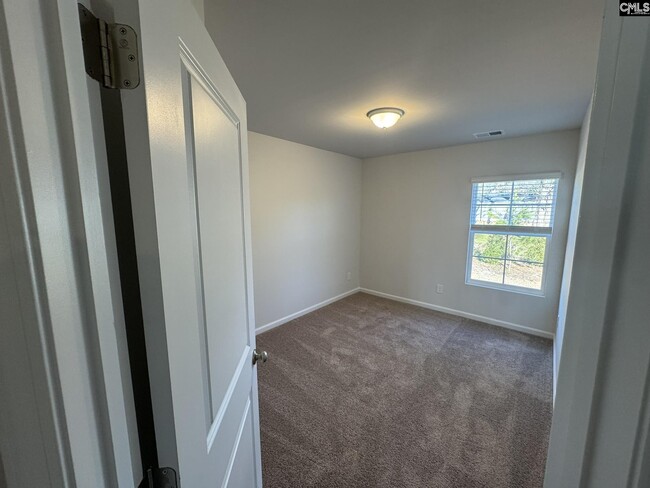 Building Photo - 811 Coburg Ln