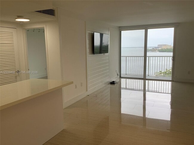 Building Photo - 150 SE 25th Rd