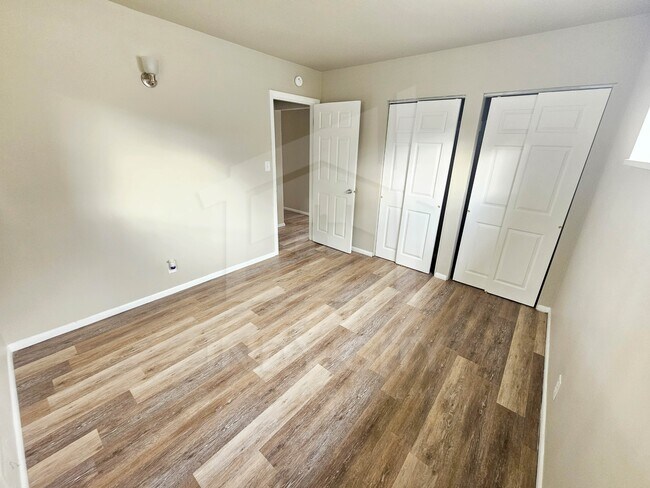 Building Photo - 750 S Dequincy St