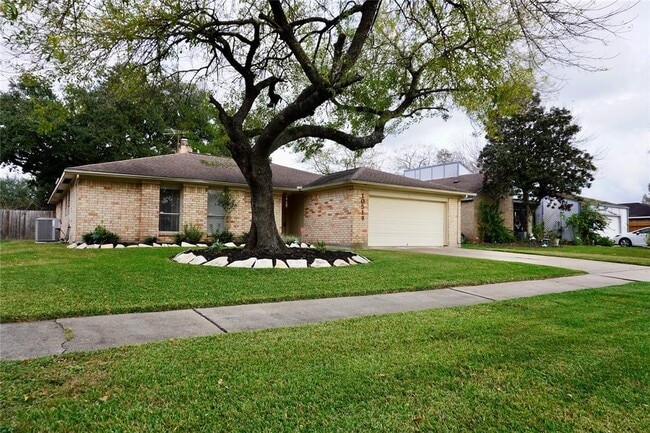 Building Photo - 10519 Sagetrail Dr