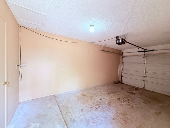Building Photo - 6503 Columbia Oaks Ct