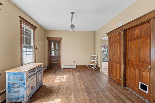 Building Photo - 615 Shore Rd