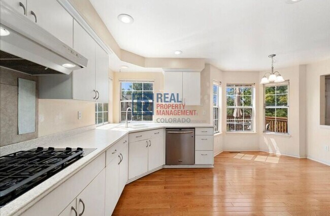 Building Photo - 10010 Irving St