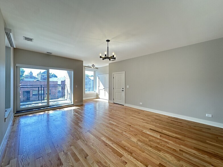 Building Photo - 2100 W 18th Pl