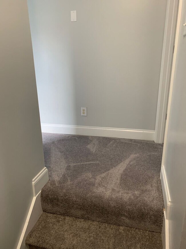 Building Photo - Lovely Eastside Townhome Condo Near Vet School- 3BR/3BATH!