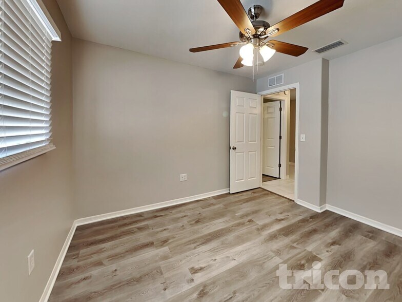 Building Photo - 2707 95th St E