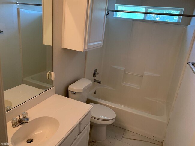 Building Photo - 3 br, 2 bath House - 1142 Robin Circle