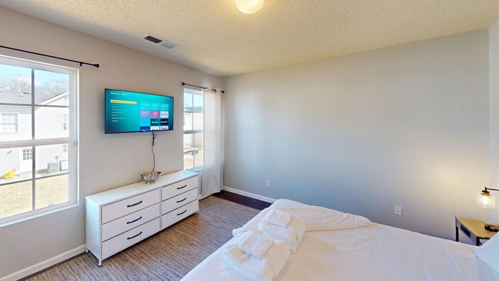 Building Photo - 106 Middlebrook Dr