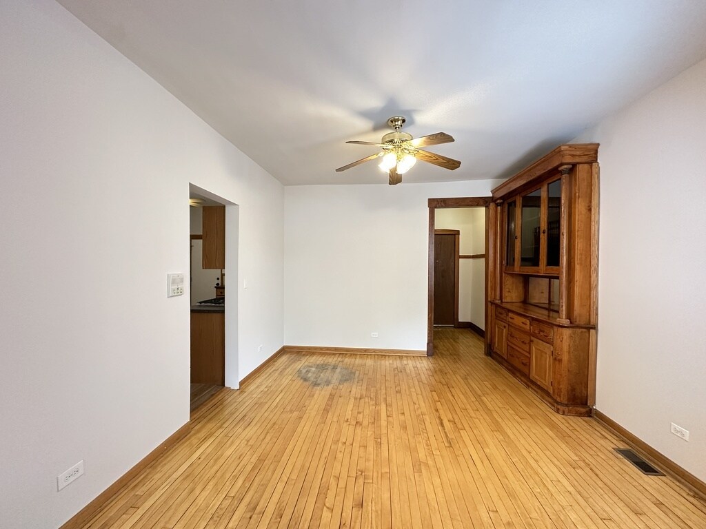 Building Photo - 843 N Maplewood Ave