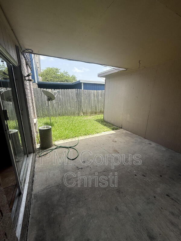 Building Photo - 5001 Meandering Ln