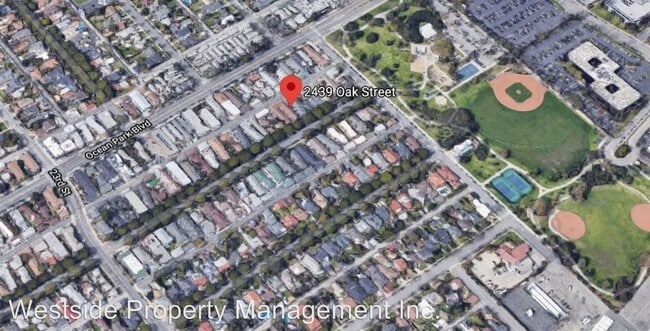 Building Photo - 2439 Oak St