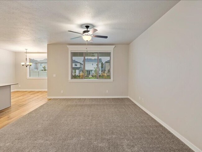 Building Photo - Free September Rent!  Beautiful Newer 4 Bed, 3 Bath located in the heart of Meridian - available ...