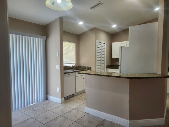 Building Photo - 217-219 Hightower Ave S