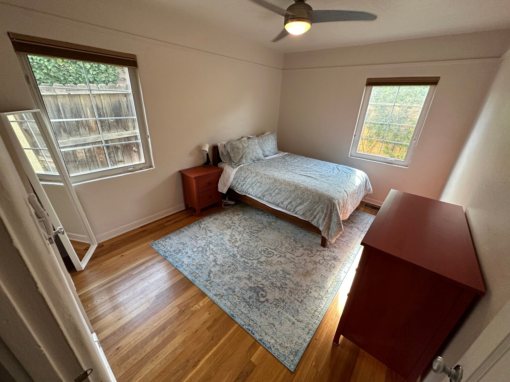 Building Photo - 732 Loma Vista Dr NE