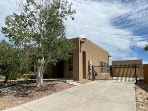 Building Photo - Charming Southwest Living Near Santa Fe Co...