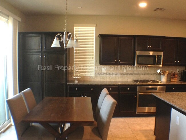 Building Photo - 1324 Royalty Way