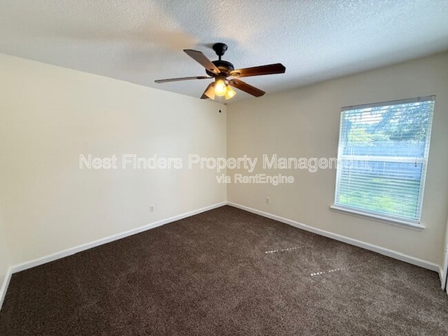 Building Photo - 440 Crescent Pond Dr