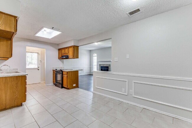 Building Photo - Easy Access to Highways with this 3BR in Arlington