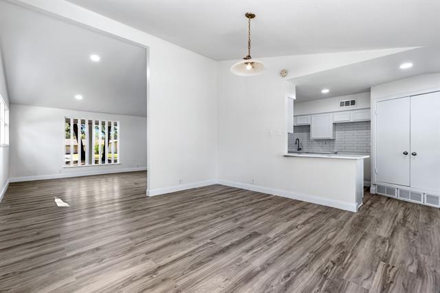 Building Photo - 912 Warfield Way