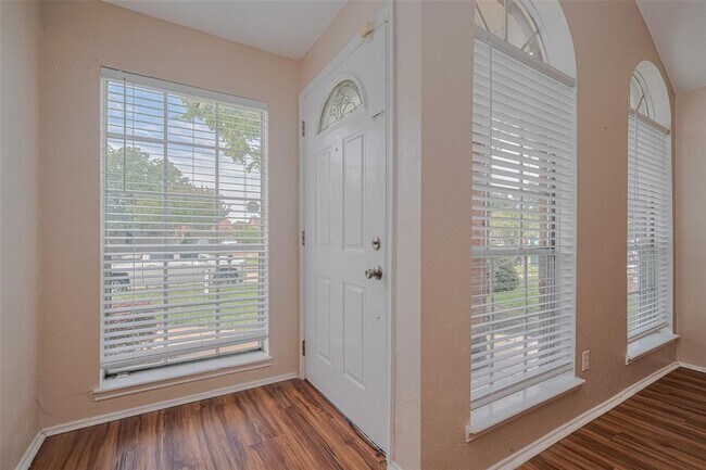 Building Photo - 15827 Beechnut St