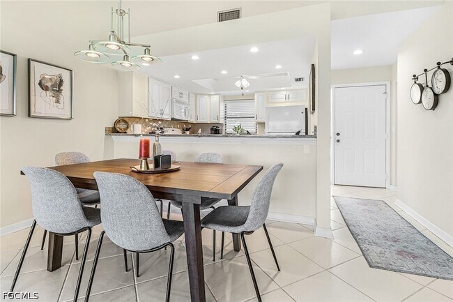 Building Photo - 14501 Aeries Way Dr