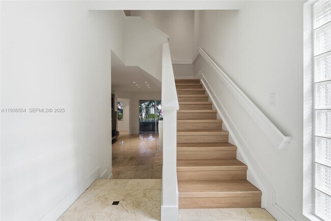 Building Photo - 3135 NE 211th St