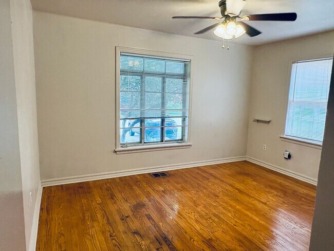 Building Photo - Central OKC Vintage Charm