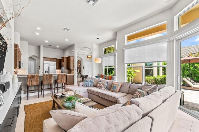 Building Photo - 114 Carmela Ct