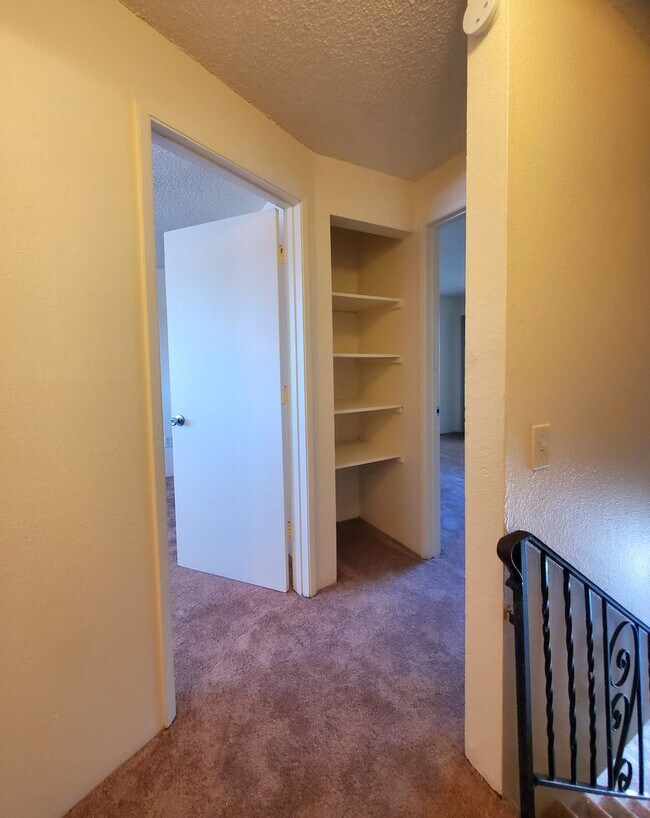 Building Photo - FG: 01010 E 35th