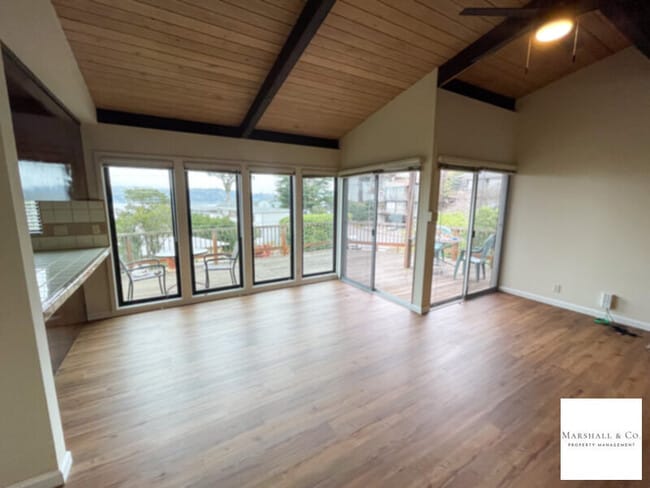 Building Photo - BEAUTIFUL 2 BD/1BA HOUSE WITH PRIVATE DECK, VIEWS, W&amp;D, GARAGE, UPDATES