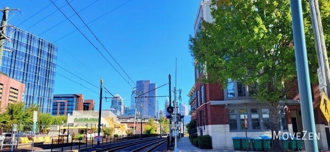 Building Photo - 115 E Park Ave