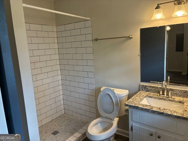 Building Photo - 6322 W Fayetteville Rd