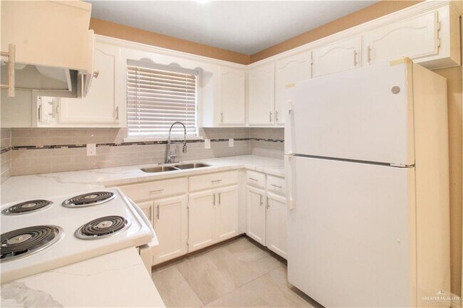 Building Photo - 28 N Champagne