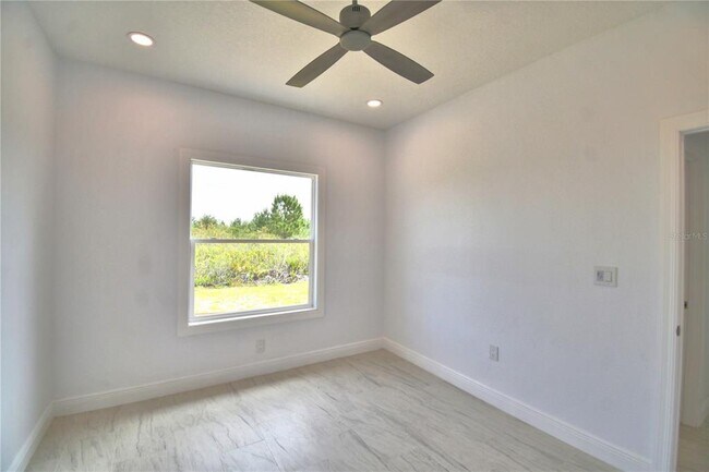 Building Photo - 7951 Sarasota Dr