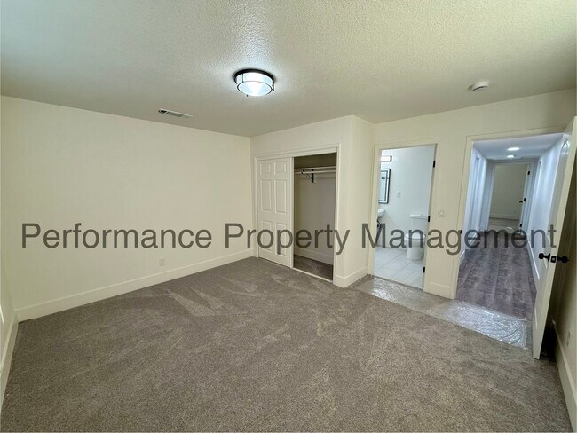 Building Photo - Charming 3 Bed/2 Bath N Bakersfield Home w/ $0 Deposit Option