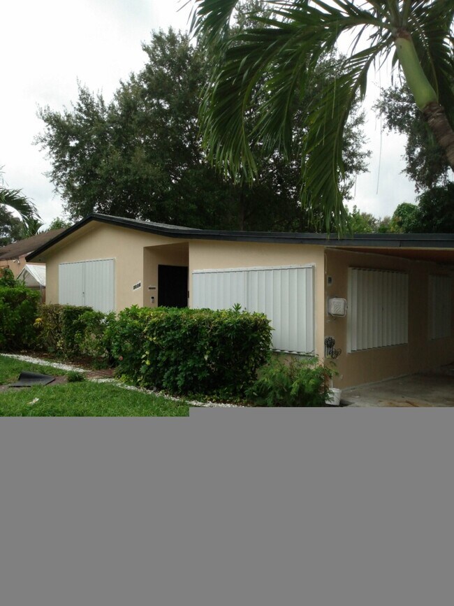 The front of the house/carport - 1136 NW 47th Ter