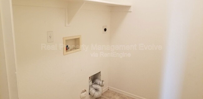 Building Photo - 7006 S 40th Ave